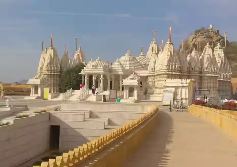 Jirawala Parshwanath Yatrik Bhavan
